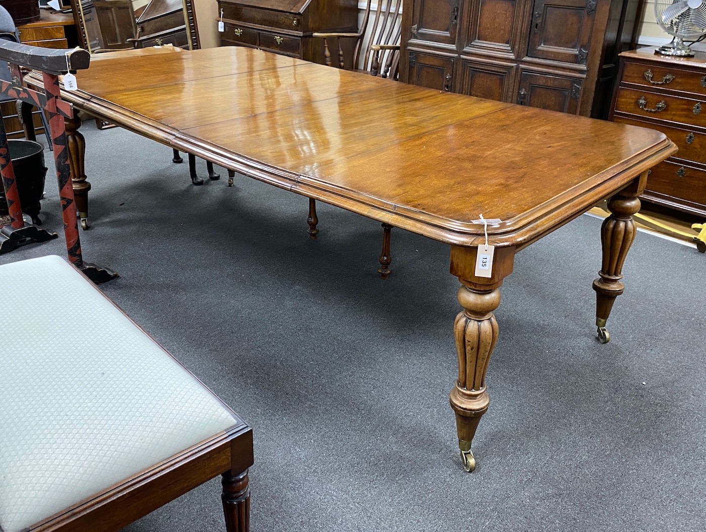 An early Victorian mahogany extending dining table on fluted baluster legs with two leaves, 240cm extended, width 120cm, height 76cm